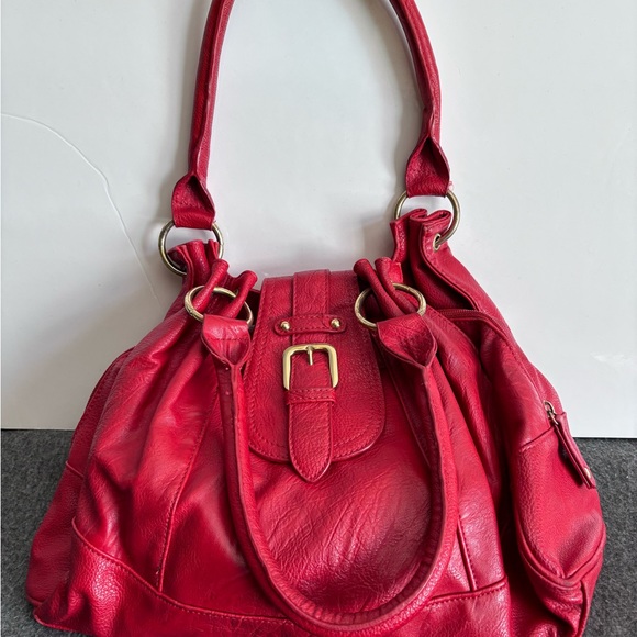 Aldo tote bag in cherry red. Great condition. Gently used. No scratches. - Picture 4 of 12